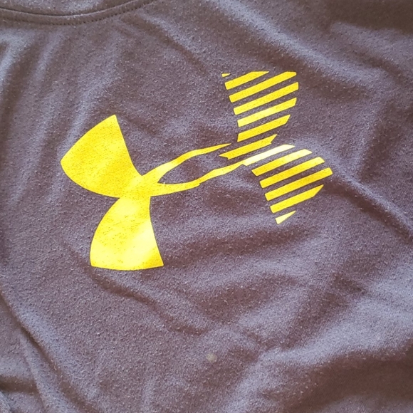 Under Armour Long Sleeve - Picture 2 of 3